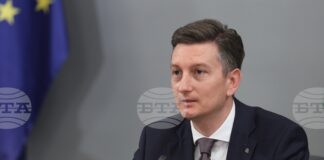 Изнесената информация относно поръчките за мантинели и полетите на Пеевски е само първото от множество разследвания, каза министър Иван Василев