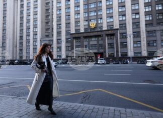 Известен руски политолог е задържан след парламентарния вот в страната