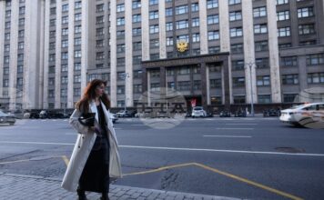 Известен руски политолог е задържан след парламентарния вот в страната