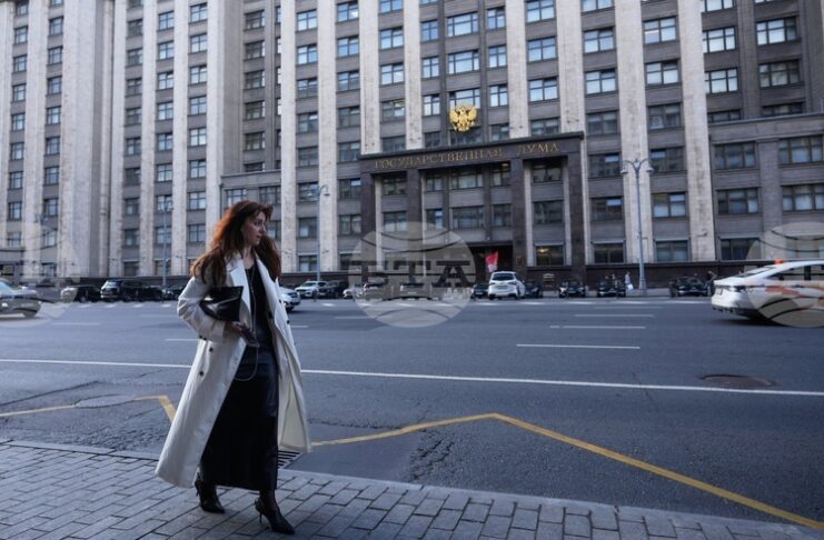 Известен руски политолог е задържан след парламентарния вот в страната