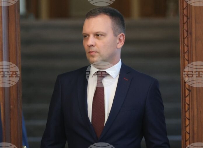 Кандидатите за новия Висш съдебен съвет от професионалната квота трябва да са с безупречен морал, каза министърът на правосъдието