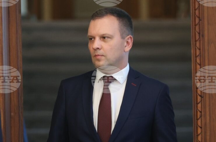 Кандидатите за новия Висш съдебен съвет от професионалната квота трябва да са с безупречен морал, каза министърът на правосъдието