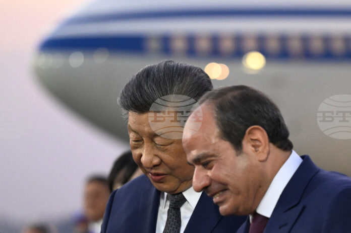 Kитайският президент Си Цзинпин по време на посещението си в Египет призова страните от Близкия изток да се борят с "чуждестранната намеса"