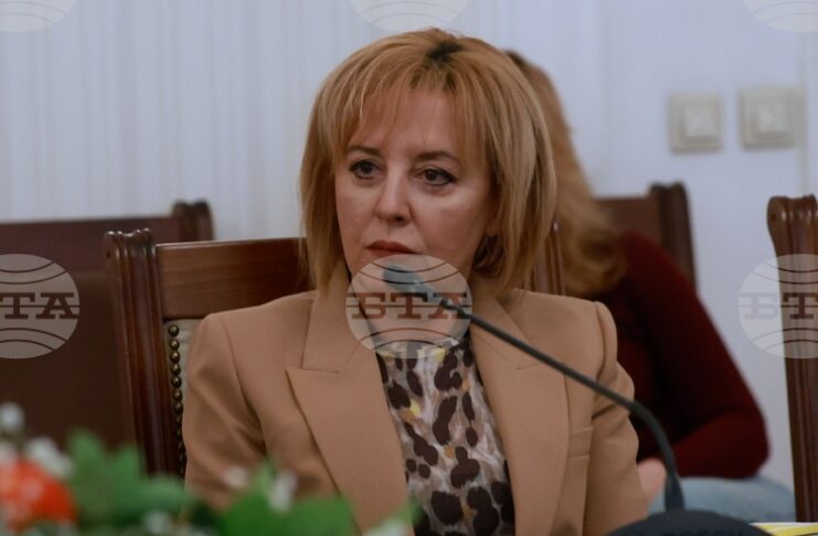 КЗП проверява бензиностанциите у нас за необосновано увеличение на цените на горивата, заяви Мая Манолова
