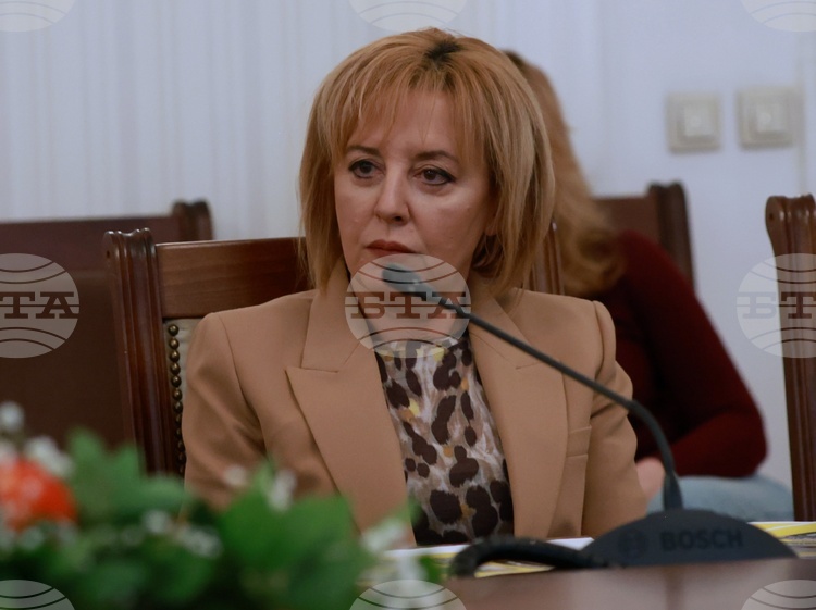 КЗП проверява бензиностанциите у нас за необосновано увеличение на цените на горивата, заяви Мая Манолова