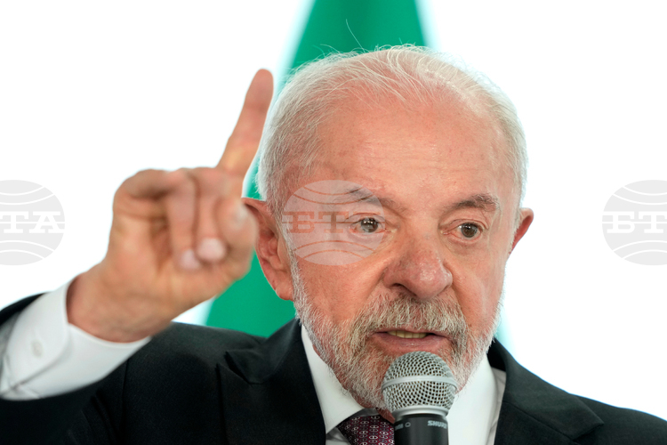 Лула запазва малка преднина пред Болсонаро преди президентските избори, сочат проучвания