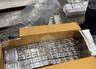 Митнически служители на „Капитан Андреево“ задържаха 400 000 къса цигари, укрити в кашони с пластмасови кутии