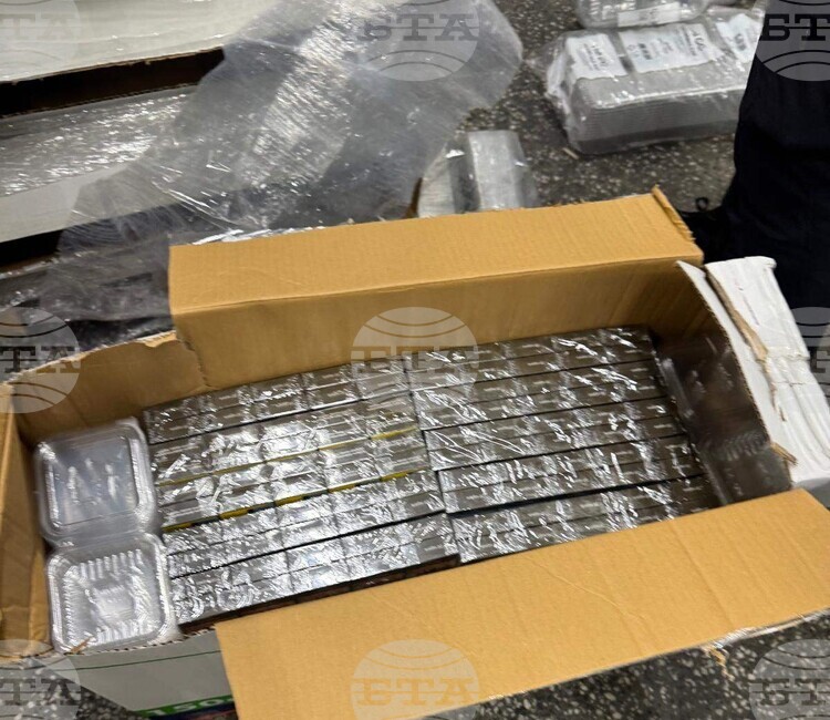 Митнически служители на „Капитан Андреево“ задържаха 400 000 къса цигари, укрити в кашони с пластмасови кутии