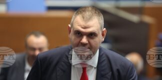 Нека ценим и пазим свободата и независимостта, за да продължим пътя на развитие към сигурна и стабилна България, написа лидерът на ДПС
