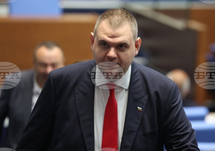 Нека ценим и пазим свободата и независимостта, за да продължим Нека ценим и пазим свободата и независимостта, за да продължим пътя на развитие към сигурна и стабилна България, написа лидерът на ДПС