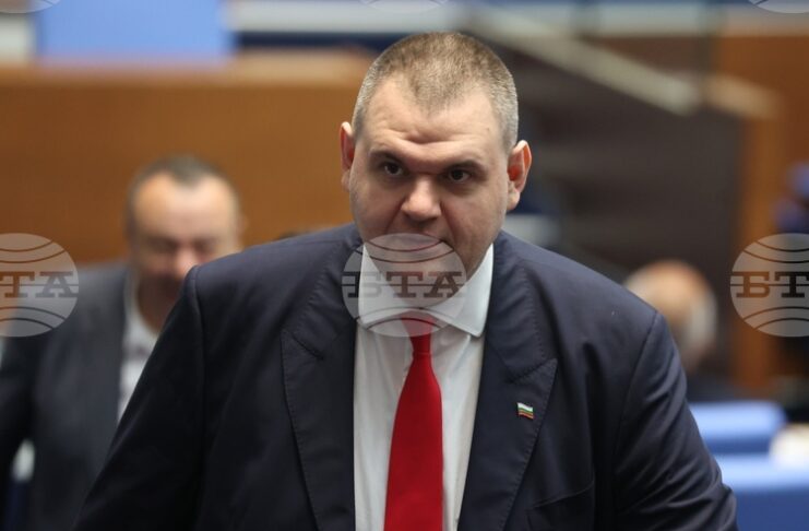 Нека ценим и пазим свободата и независимостта, за да продължим пътя на развитие към сигурна и стабилна България, написа лидерът на ДПС