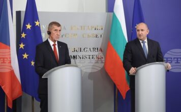 ОБНОВЕНА Имаме еднакви възгледи за енергетиката, каза премиерът на Чехия Андрей Бабиш след среща с Румен Радев