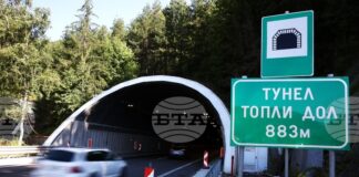Ограничено е движението в тунел „Топли дол“ на АМ „Хемус“ в посока София заради аварирал камион