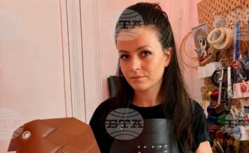 От Перник до Париж: как дизайнерът Елена Китанова извежда българската шевица на международната сцена в моден бранд От Перник до Париж: как дизайнерът Елена Китанова извежда българската шевица на международната сцена в моден бранд