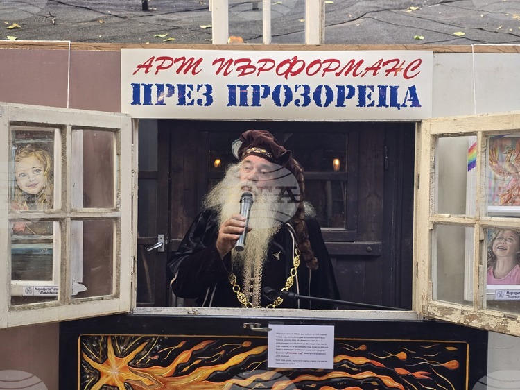 Пърформанс „През прозореца“ организира Диян Павлов – Джими в Плевен