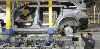 Печалбите на китайските промишлени предприятия забавят ръста си през август