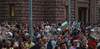 Приключи протестът срещу правителството, възстановено е движението на площад "Независимост" в центъра на София