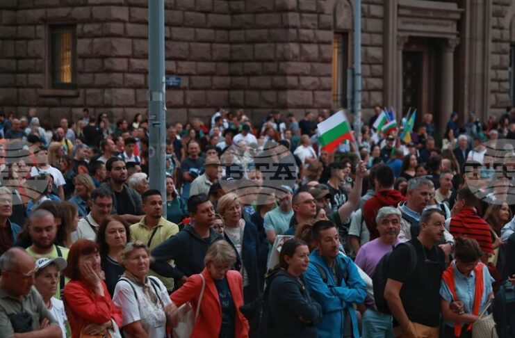 Приключи протестът срещу правителството, възстановено е движението на площад "Независимост" в центъра на София