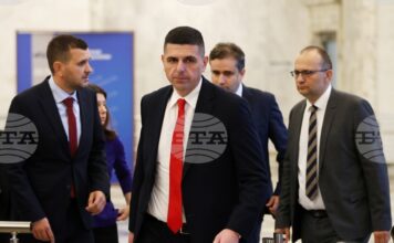 "Демократична България" предлага създаване на временна комисия за установяване на хибридни атаки и саботажи през последните 15 години "Демократична България" предлага създаване на временна комисия за установяване на хибридни атаки и саботажи през последните 15 години