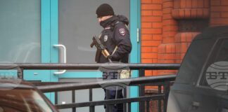 Руски военнослужещ е приет в болница след нападение, съобщиха властите