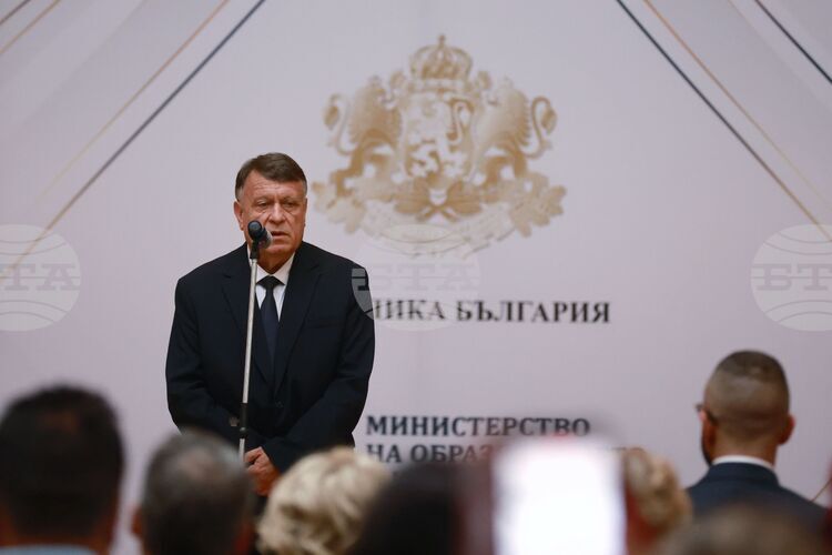 С мерките за дисциплина няма да връщаме инквизицията и макаренковщината в училище, каза министър Георги Вълчев