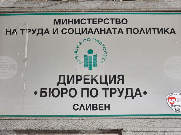 В Сливен най-много свободни работни места за висшисти са обявени за учители