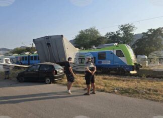 Влак е ударил тир на жп прелез преди гара Враца, движението на влаковете е спряно