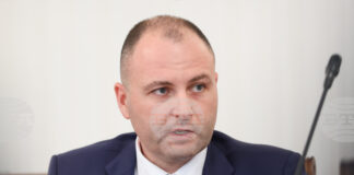 „Лукойл“ работи с минимална надценка, но следи да има положителен финансов резултат, каза особеният търговски управител Евгени Симеонов