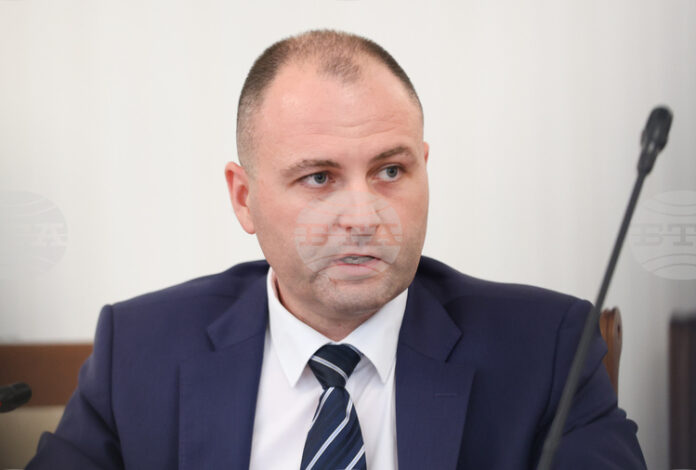 „Лукойл“ работи с минимална надценка, но следи да има положителен „Лукойл“ работи с минимална надценка, но следи да има положителен финансов резултат, каза особеният търговски управител Евгени Симеонов