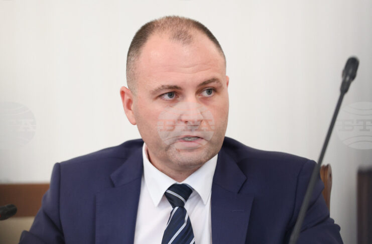 „Лукойл“ работи с минимална надценка, но следи да има положителен финансов резултат, каза особеният търговски управител Евгени Симеонов