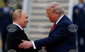 Владимир Путин и Доналд Тръмп по време на миналогодишната си среща в Аляска, 15 август 2025 г.