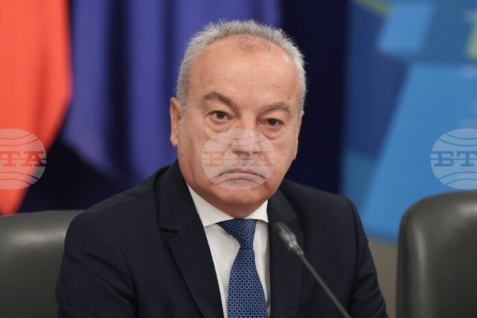 Амбицията ни е да направим бюджет за 2027 г. с дефицит колкото се може по-близо до 3 процента от БВП, каза финансовият министър Гълъб Донев