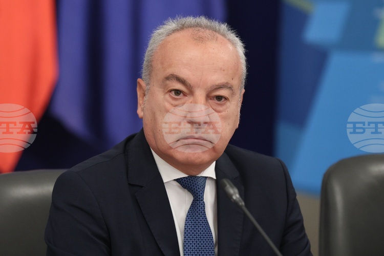 Амбицията ни е да направим бюджет за 2027 г. с дефицит колкото се може по-близо до 3 процента от БВП, каза финансовият министър Гълъб Донев