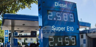 Американското управление за енергийна информация повиши прогнозите си за цената на петрола за тази и следващата година