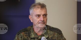 Атаката е била комбинирана и екипажът на потъналия кораб е имал само три минути за реакция, каза началникът на отбраната адмирал Емил Ефтимов
