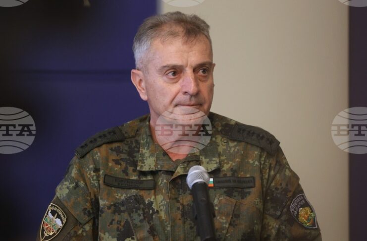 Атаката е била комбинирана и екипажът на потъналия кораб е имал само три минути за реакция, каза началникът на отбраната адмирал Емил Ефтимов