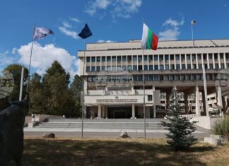 Българските граждани в Австрия да избягват масови струпвания на хора, днес се очакват демонстрации, съобщиха от МВнР Българските граждани в Австрия да избягват масови струпвания на хора, днес се очакват демонстрации, съобщиха от МВнР