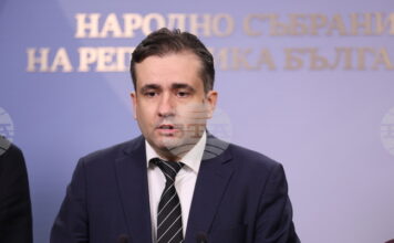 Божидар Божанов