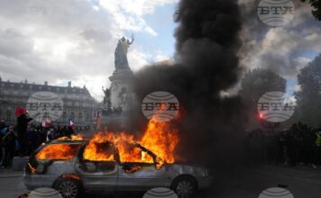 Кадри от протестите, прераснали в насилие в Париж на 17 октомври 2026 г.