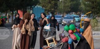 Десетки жени са били задържани временно в Афганистан заради неспазване на строгите правила на талибаните за облекло, съобщи ООН