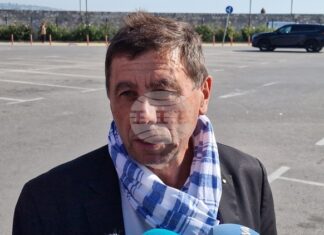 Дрейфуващият кораб, който беше ударен от дрон, трябва да бъде под наблюдение, каза кап. Димитър Димитров