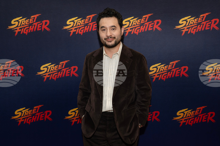 Екшънът Street Fighter оглави боксофиса в Северна Америка, а тричасовият документален филм за осъдената бизнес дама Елизабет Холмс зае второто място