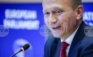Европейският комисар по бюджета Пьотър Серафин е на двудневно посещение в България днес и утре
