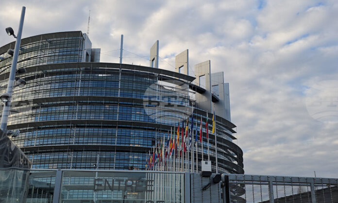 Европейският парламент ще приеме резолюция по повод ударите срещу кораби Европейският парламент ще приеме резолюция по повод ударите срещу кораби в Черно море