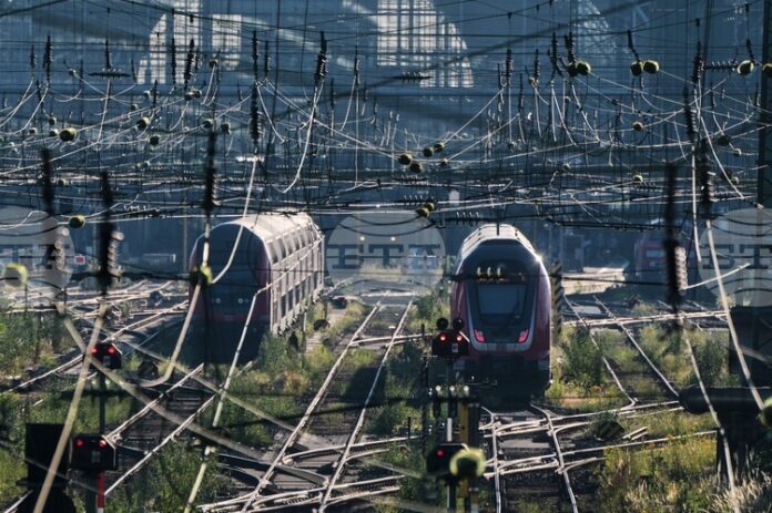 Федералните провинции в Германия призовават правителството на Мерц да увеличи Федералните провинции в Германия призовават правителството на Мерц да увеличи финансирането за регионалния железопътен транспорт
