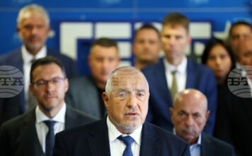 ГЕРБ събира подписи за извънредно заседание на парламента и за оставката на председателя Михаела Доцова
