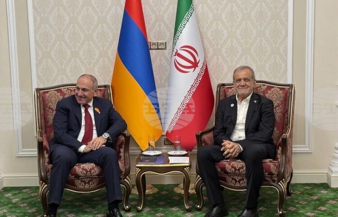 ИРНА: Иранският президент изтъкна значението на постоянната комуникация между Иран и Армения