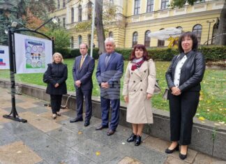 Изложба за борбата с кибертормоза над деца бе открита в центъра на Велико Търново