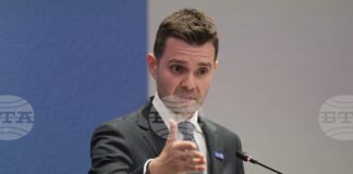 Изпълнителната власт не трябва да се намесва в съдебните решения по казуса с Ива Михайлова, заяви външният министър на Северна Македония Тимчо Муцунски