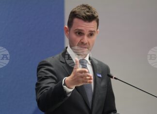 Изпълнителната власт не трябва да се намесва в съдебните решения по казуса с Ива Михайлова, заяви външният министър на Северна Македония Тимчо Муцунски